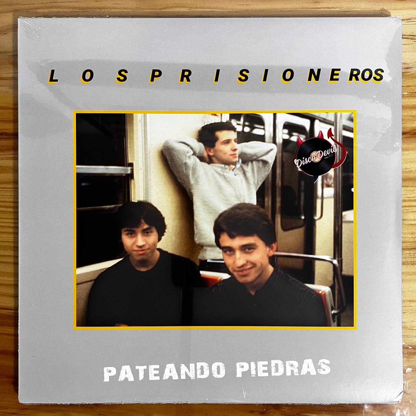 Los Prisioneros - Pateando Piedras